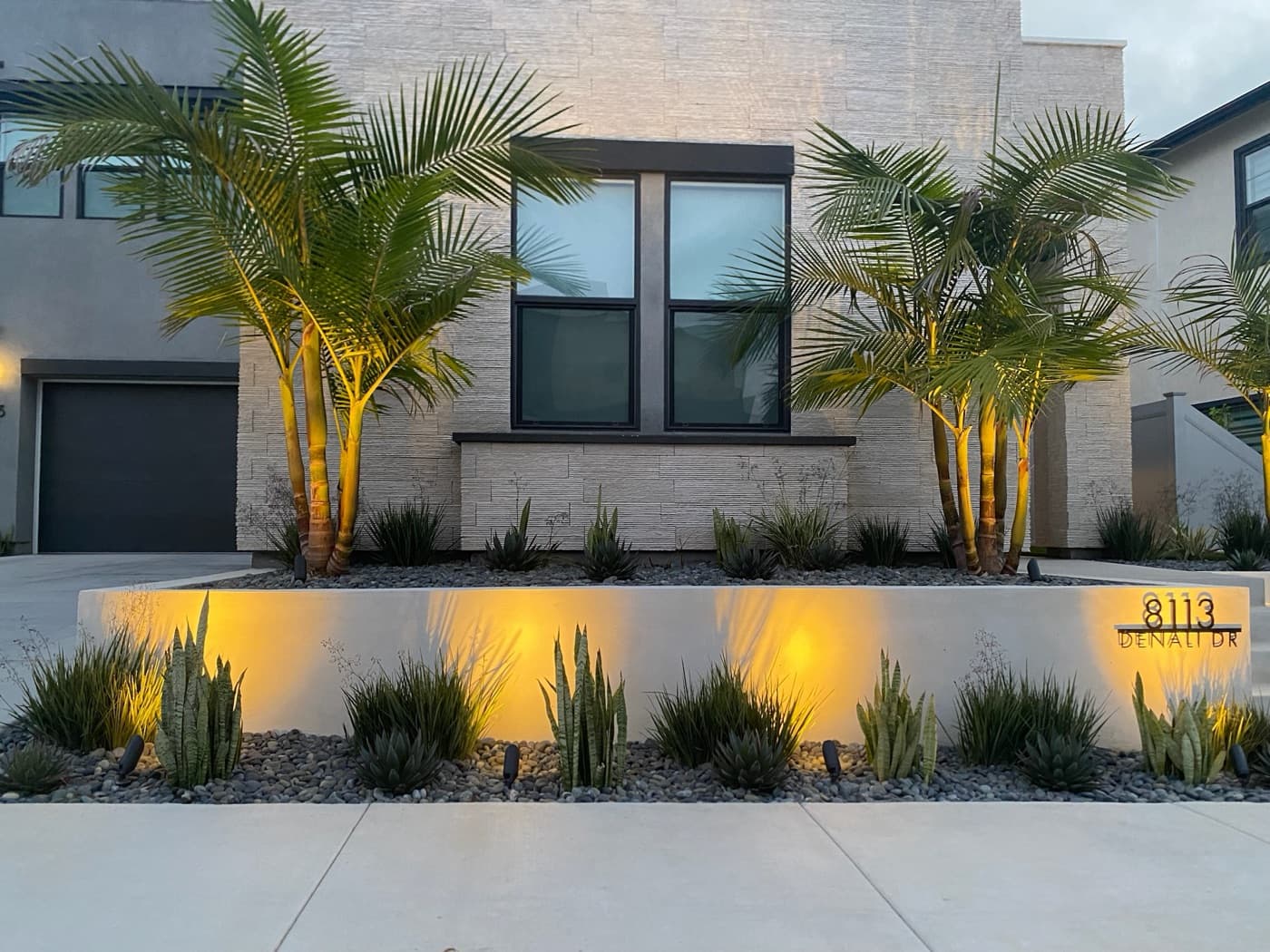 Modern home facade with landscape lighting in Carmel Valley by Modern Yardz