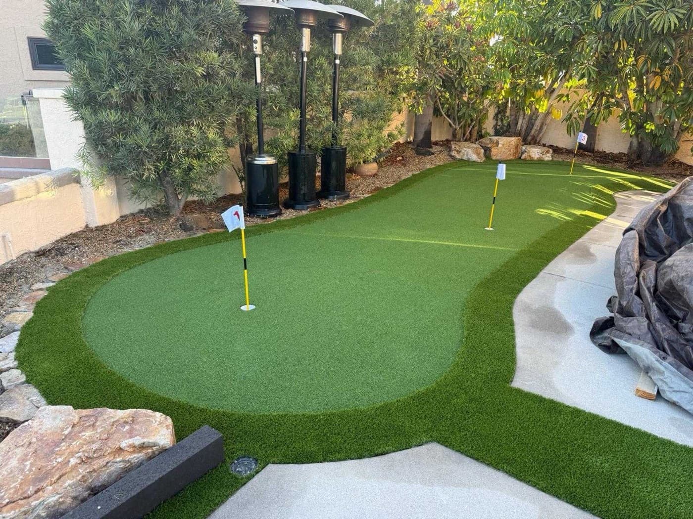 Backyard putting green in Rancho Santa Fe by Modern Yardz