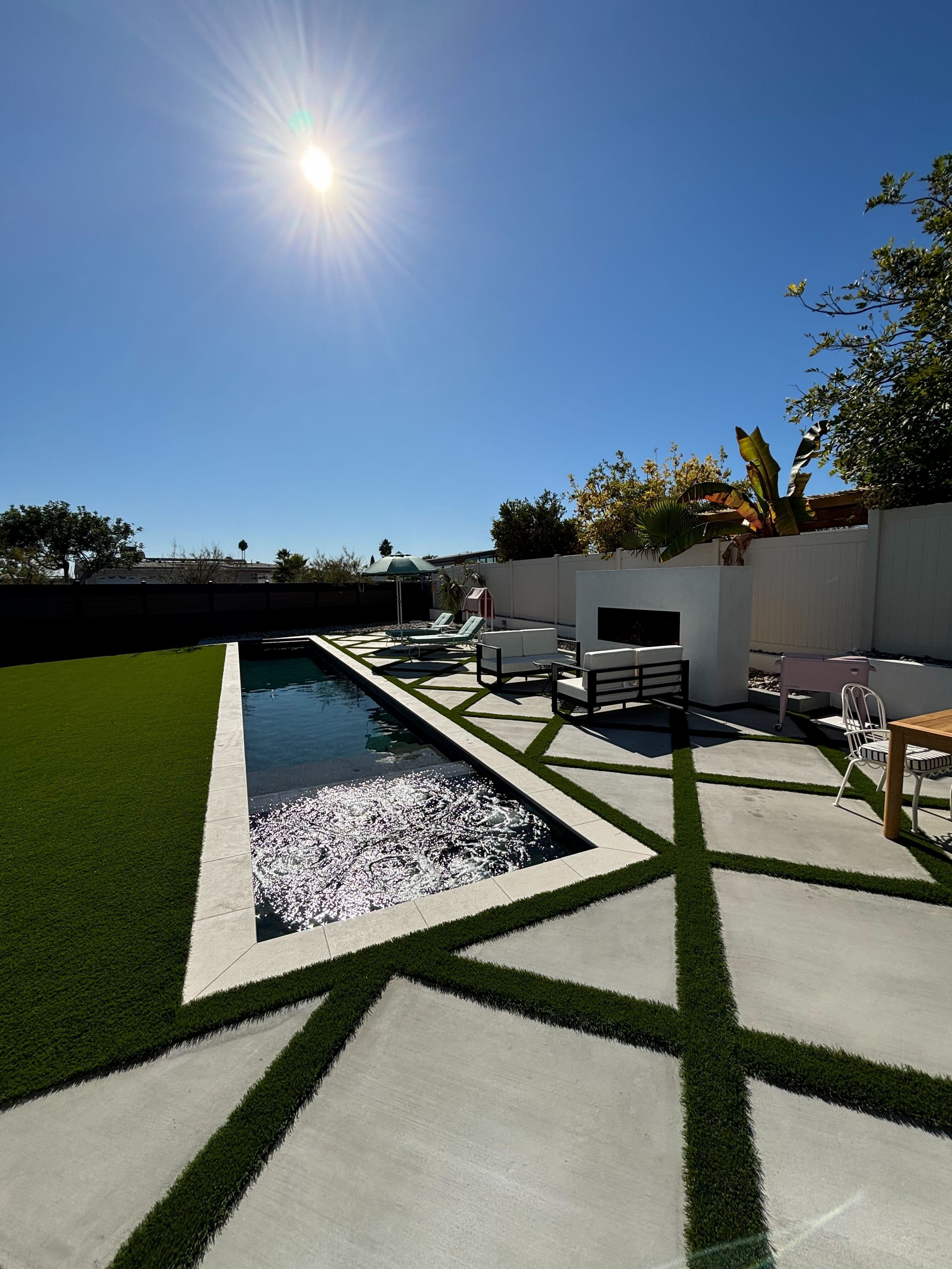 Luxury custom swimming pool designed and built by Modern Yardz, San Diego's premier pool builder